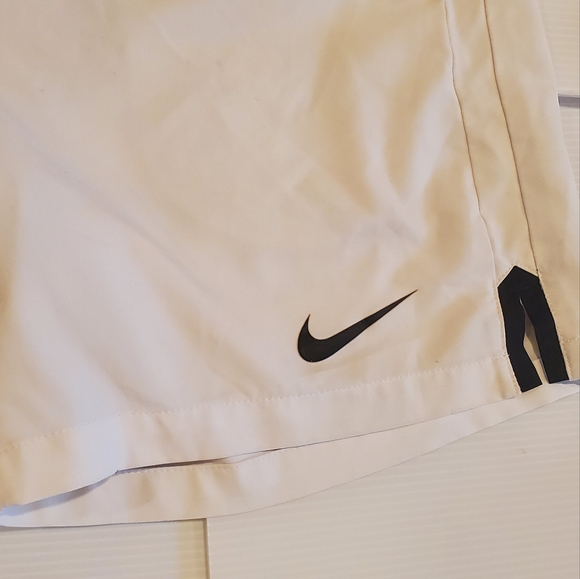 SOLD Nike Women's White Dry Fit Athletic Medium Short Eleastic Band - Picture 5 of 7